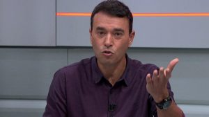Rizek não aliviou ao camisa 10 do Timão - Foto: Reprodução/SporTV.