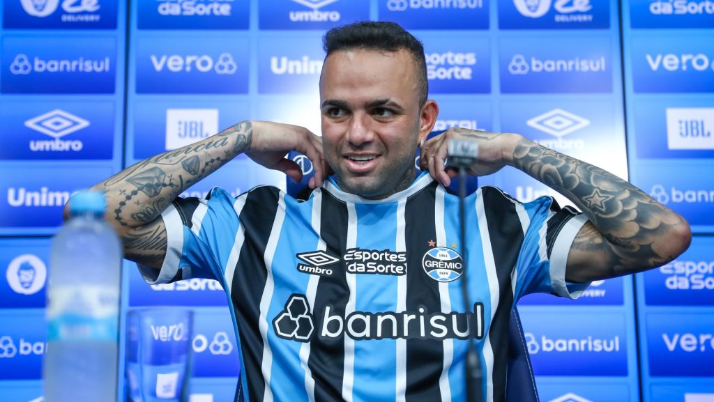 Vitória e Grêmio contrataram Luan - Foto: Lucas Uebel/Grêmio.