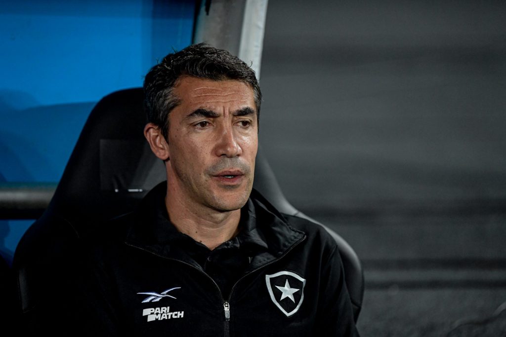 Foto: Thiago Ribeiro/AGIF - Jogador descartado pelo Corinthians é peça-chave atualmente de Lage no Botafogo.
