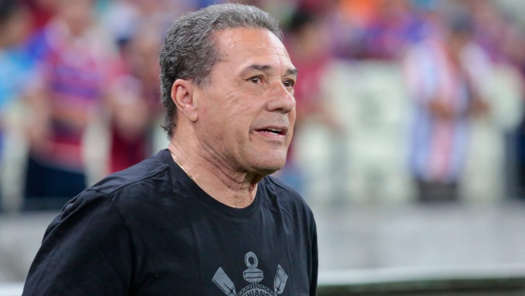 Foto: Lucas Emanuel/AGIF - Técnico segue pressionado no Corinthians.