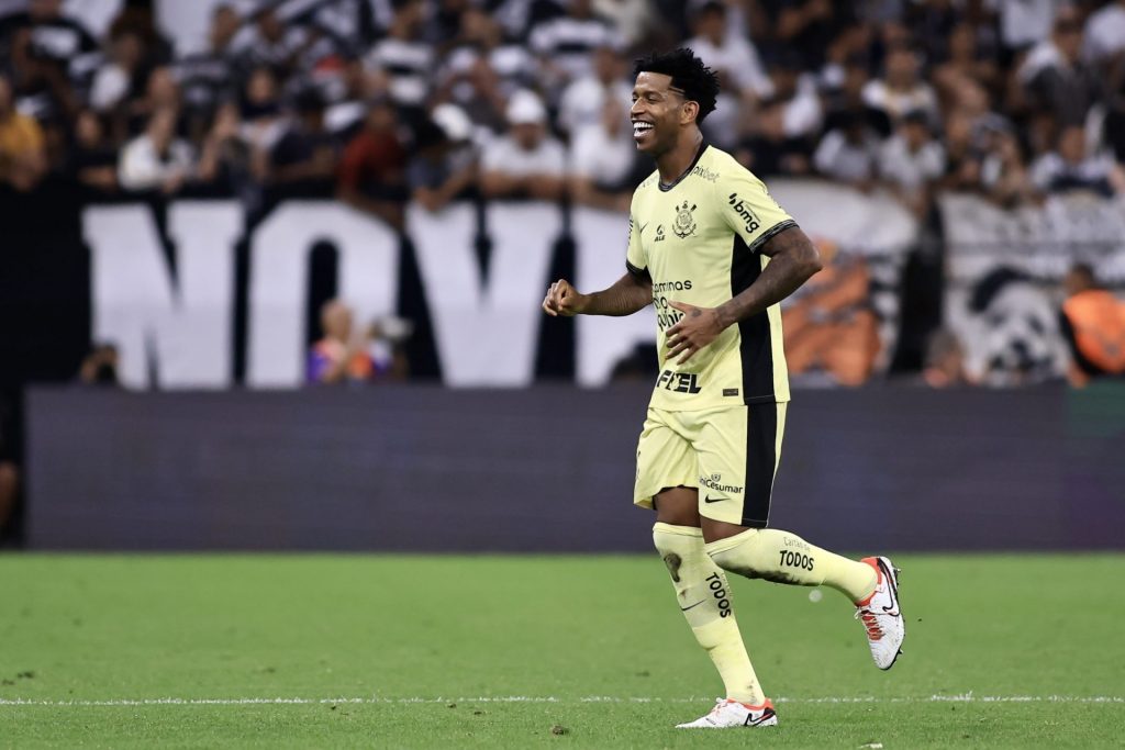 Foto: Marcello Zambrana/AGIF - Gil teve boa atuação na vitória do Corinthians.