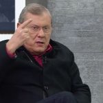 Foto: Reprodução / Band - Milton Neves não acredita na permanência do treinador.