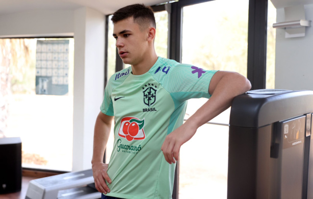 Foto: Mohamed Bissar/CBF - Cria do Corinthians se recupera de lesão.