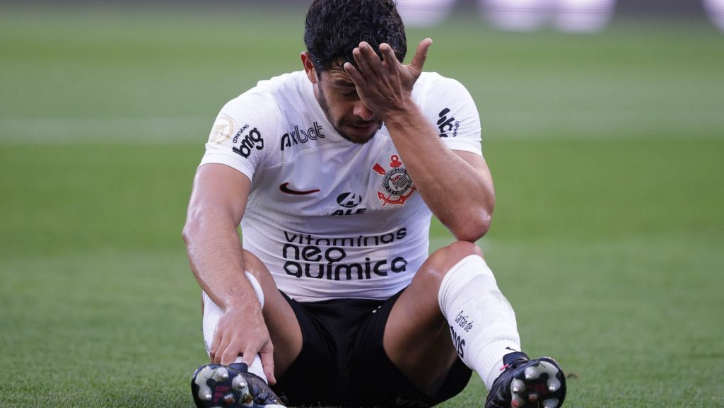 Foto: Ettore Chiereguini/AGIF - Giuliano em ação pelo Corinthians.