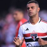 Foto: Ettore Chiereguini/AGIF - Alisson não deixou barato ao estrangeiro do Corinthians.