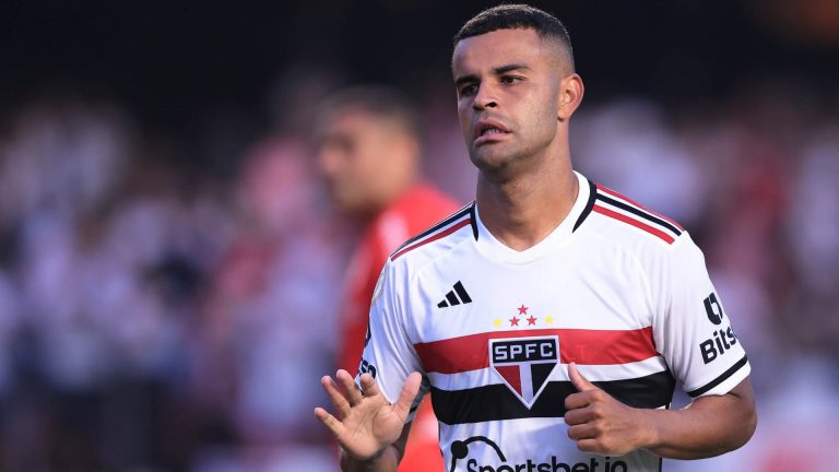 Foto: Ettore Chiereguini/AGIF - Alisson não deixou barato ao estrangeiro do Corinthians.