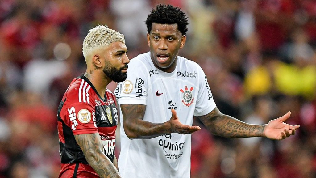 Foto: Thiago Ribeiro/AGIF - Corinthians e Flamengo se enfrentam no Brasileirão.