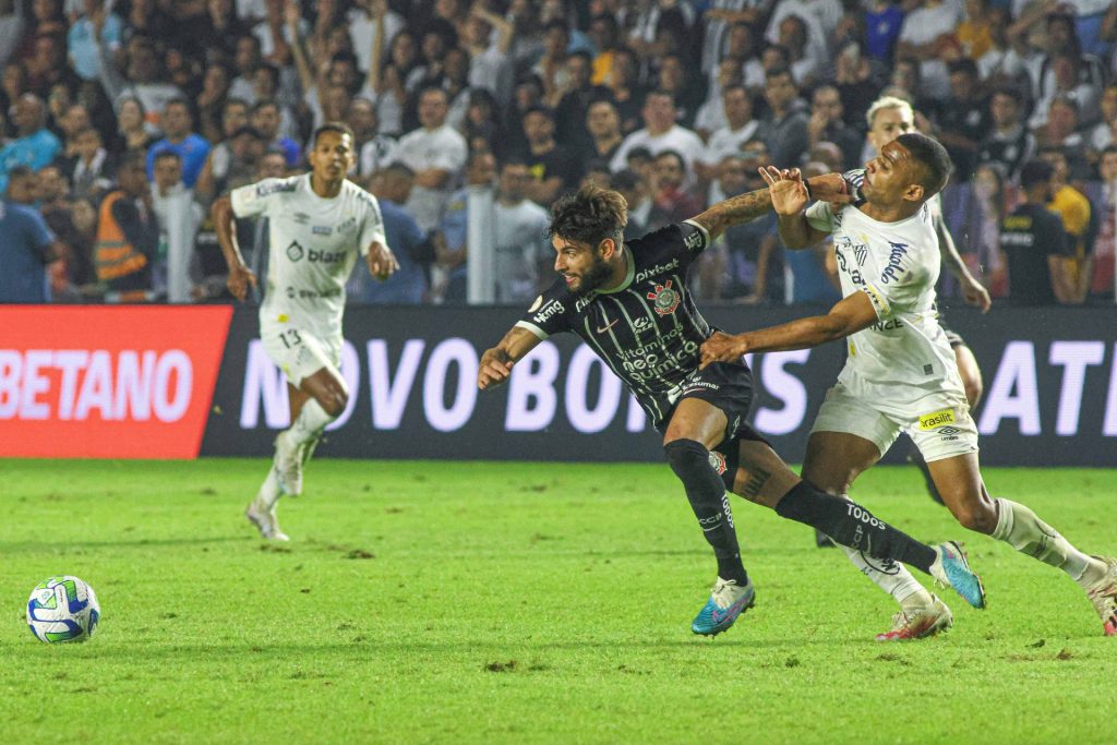 Foto: Fernanda Luz/AGIF - Corinthians recebe o Santos após vencer no primeiro turno.