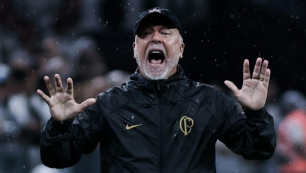 Foto: Fabio Giannelli/AGIF - Técnico do Corinthians ficou revoltado.