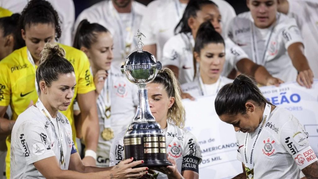 Foto: Divulgação/Conmebol - Brabas deram mais um título ao Corinthians.