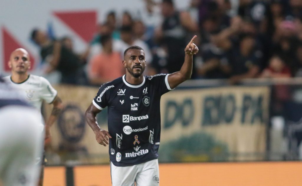 Foto: Fernando Torres/AGIF - Muriqui relembrou o duelo diante do Corinthians.