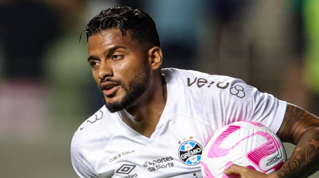 Foto: Gilson Lobo/AGIF - Lateral do Grêmio foi goleado pelo Corinthians naquele ano.