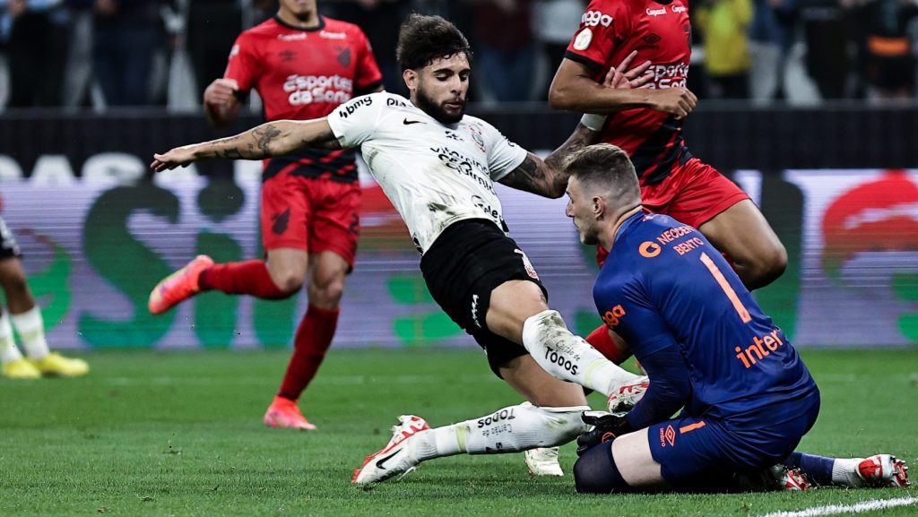 Foto: Fabio Giannelli/AGIF - Yuri participou diretamente da jogada no gol do Corinthians.