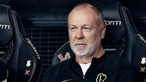 Foto: Fabio Giannelli/AGIF - Mano Menezes terá ex-Corinthians no Fluminense.