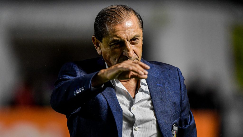 Foto: Thiago Ribeiro/AGIF - Técnico do Vasco falou após derrota diante do Corinthians.
