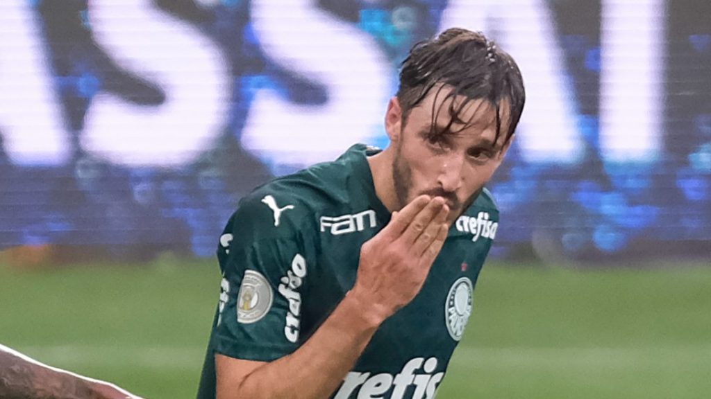 Foto: Marcello Zambrana/AGIF - Viña foi cotado como reforço do Corinthians.