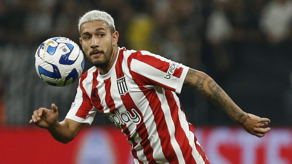 Eros é alvo do Corinthians - (Photo by Ricardo Moreira/Getty Images).