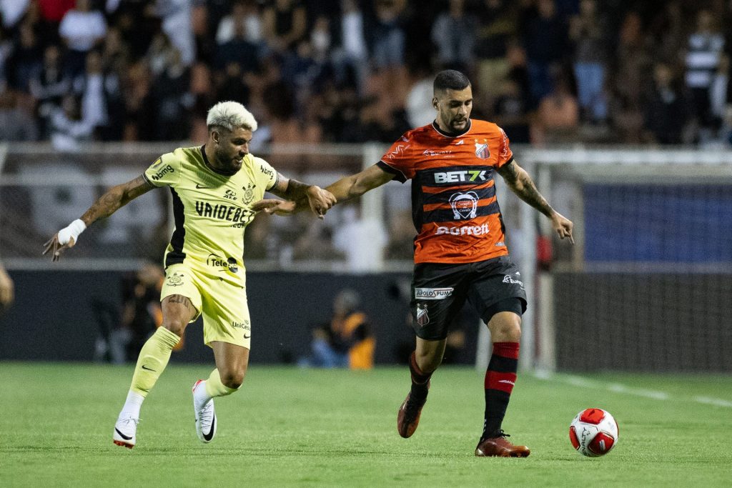 Foto: Fabio Moreira Pinto/AGIF - Corinthians sofreu a primeira derrota de 2024.