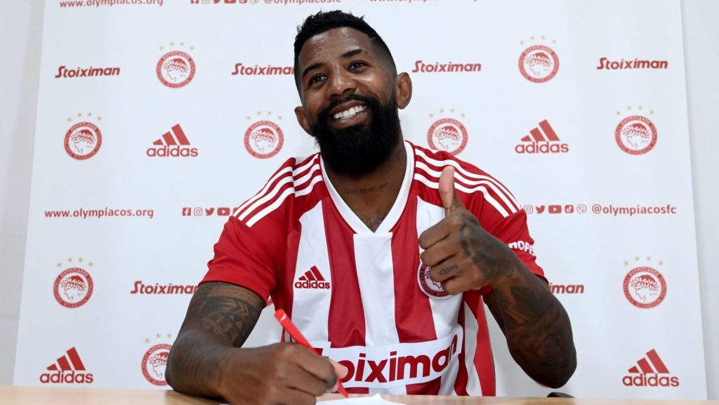 Foto: Reprodução/Twitter Olympiacos - Rodinei pode ganhar um novo companheiro vindo do Corinthians.