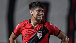 Araos ainda tem direitos ligados ao Corinthians - Foto: Heber Gomes/AGIF.