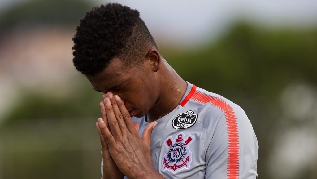 Carlinhos não deu certo no Corinthians - Foto: Daniel Vorley/AGIF.