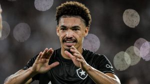 Adryelson teria sido consultado pelo Corinthians - Foto: Thiago Ribeiro/AGIF.