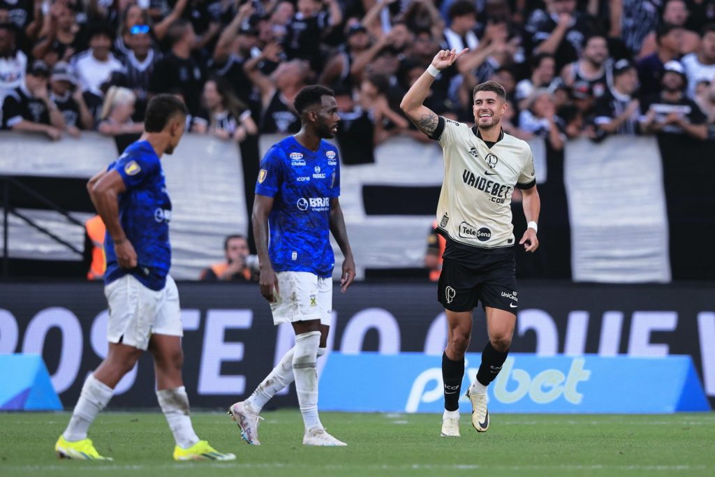 Pedro Raul fez o gol da vitória do Corinthians - Foto: Ettore Chiereguini/AGIF.