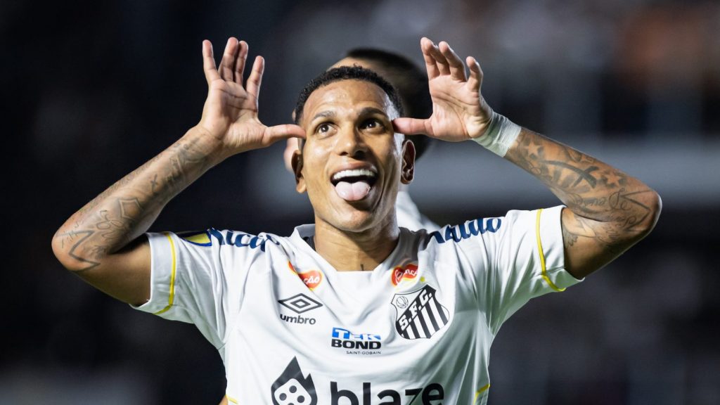 Otero, ex-Corinthians, foi decisivo - Foto: Abner Dourado/AGIF.