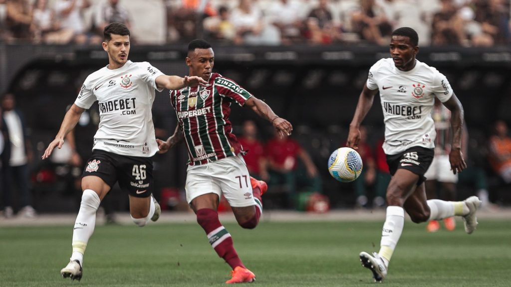 Timão conquistou sua primeira vitória no BR - Foto: Lucas Merçon/Fluminense.