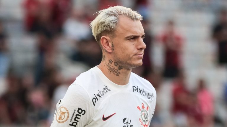 Foto: Robson Mafra/AGIF - Corinthians foi processado por situação envolvendo Róger Guedes.