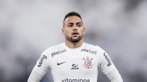 Foto: Abner Dourado/AGIF - Maycon quer ficar no Timão em 2025.