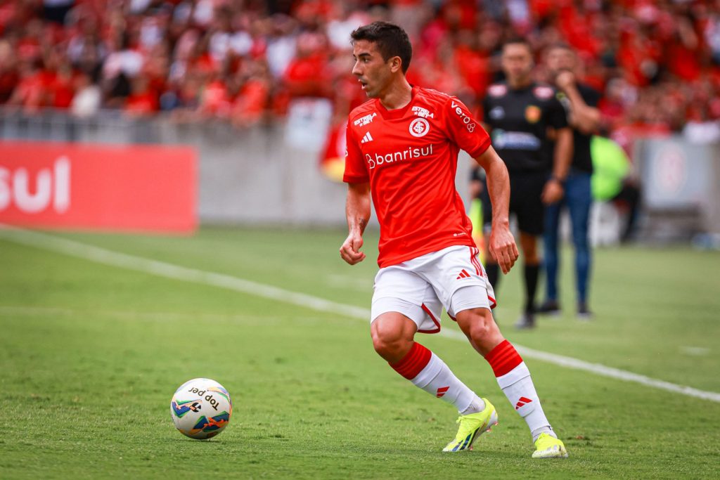 Foto: Maxi Franzoi/AGIF - De Pena recebe oferta para jogar no Bahia