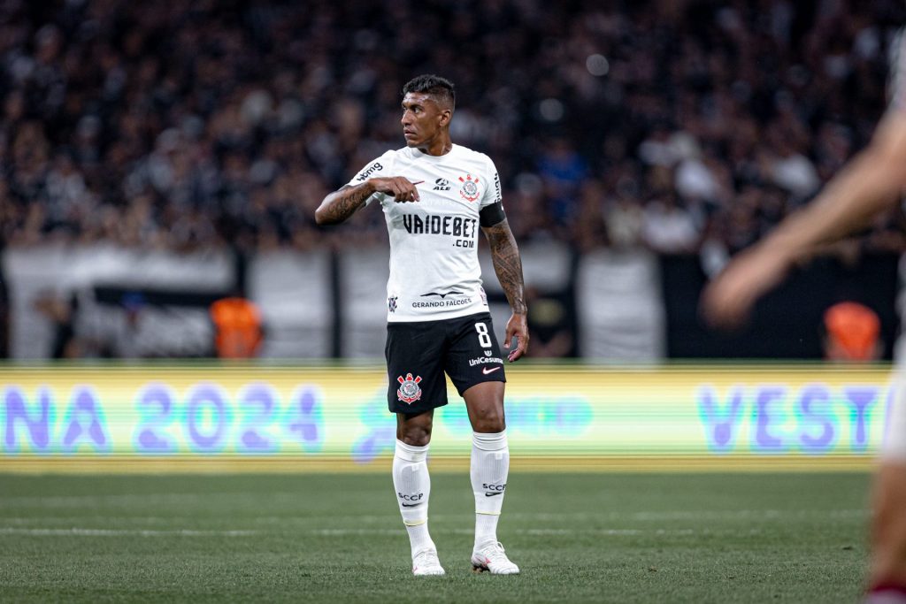 Paulinho tem contrato até junho. Foto: Leonardo Lima/AGIF