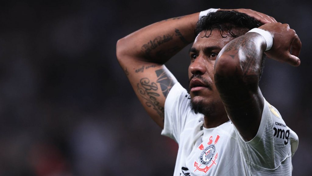 Paulinho foi titular na última vitória do Corinthians - Foto: Ettore Chiereguini/AGIF.