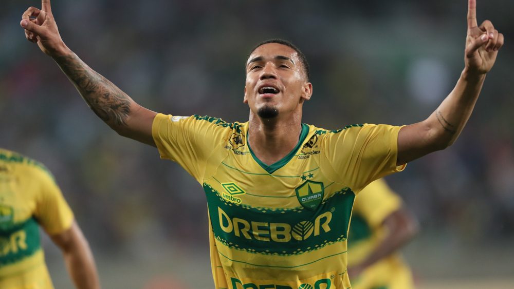 Denilson é alvo do Corinthians - Foto: Gil Gomes/AGIF.