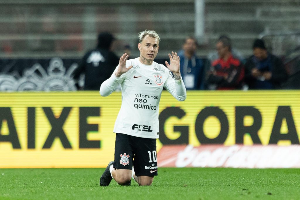 Foto: Diogo Reis/AGIF - Róger Guedes pode voltar ao Corinthians no futuro.