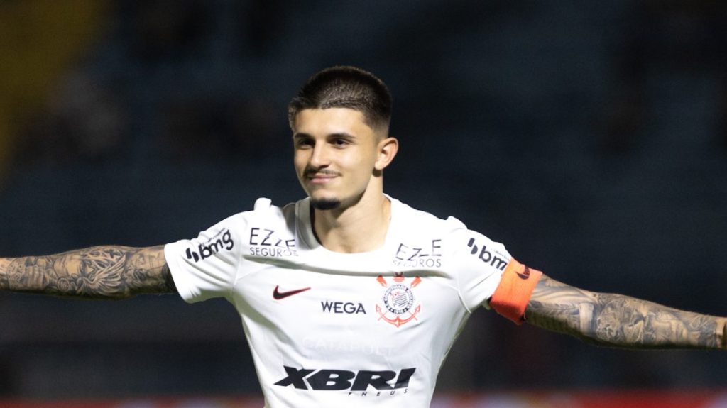 Foto: Leonardo Lima/AGIF - Léo Maná pode ser titular pelo Corinthians.