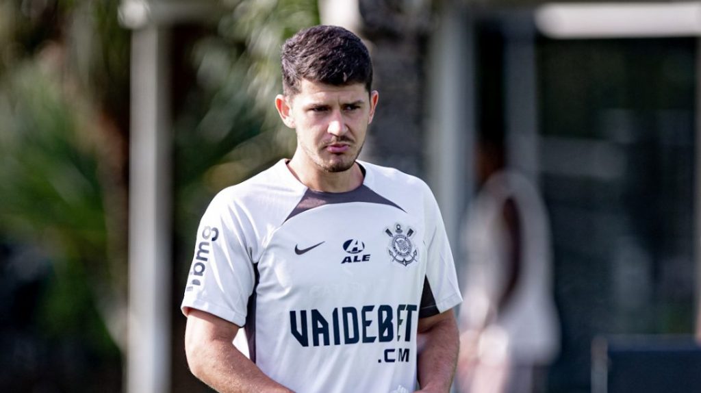 Hugo é titular atualmente no Corinthians - Foto: Leonardo Lima/AGIF.