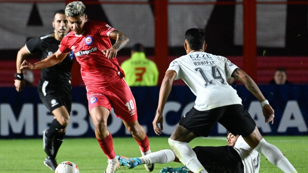 Corinthians não tem bom retrospecto diante dos argentinos - Foto: Fotobairesarg/AGIF.