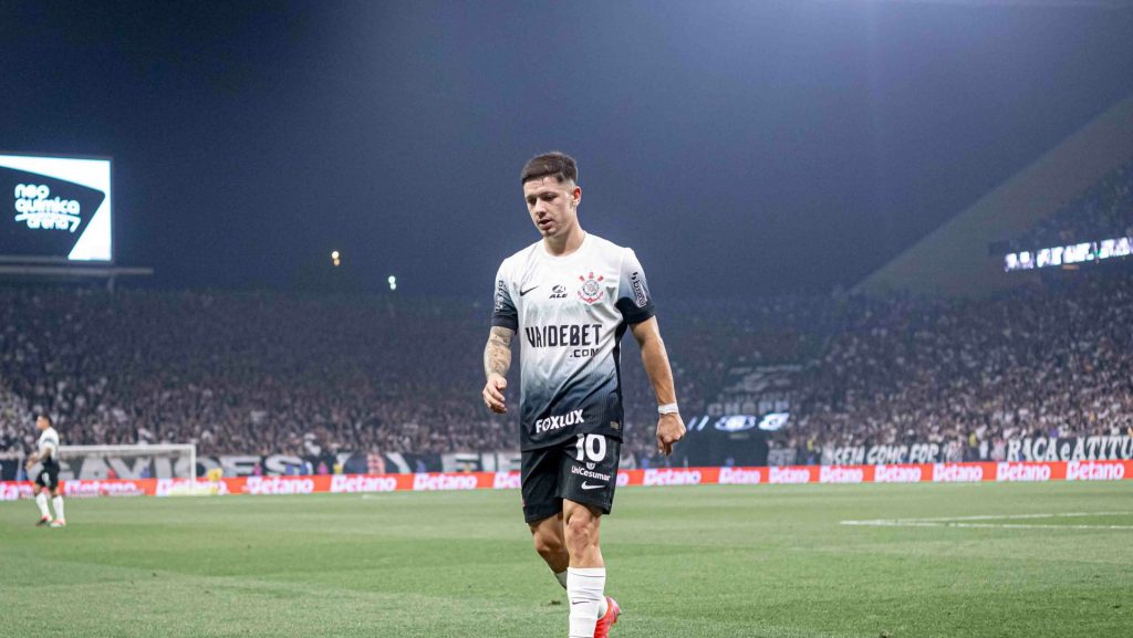 Foto: Leonardo Lima/AGIF - Corinthians enfrentará o Racing-URU nesta terça-feira (28).
