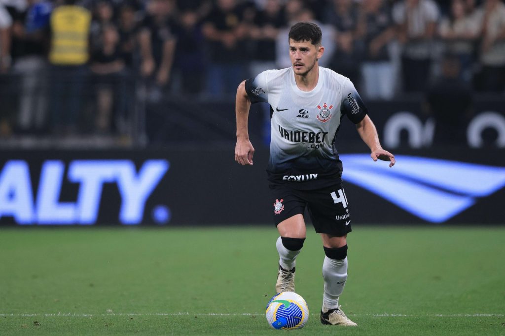 Foto: Ettore Chiereguini/AGIF - Hugo se aproxima de retorno no Corinthians.