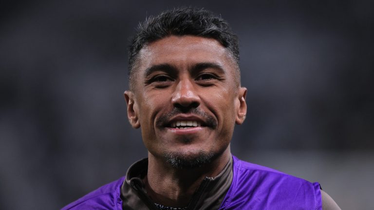 Foto: Ettore Chiereguini/AGIF - Paulinho deixou o Corinthians em 2024.