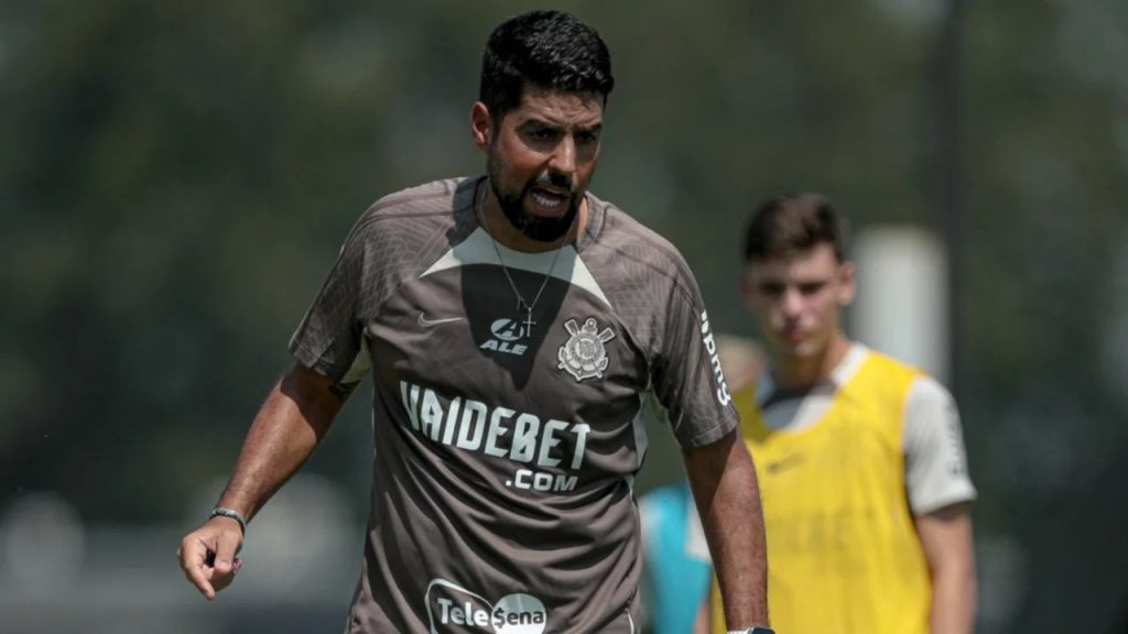 Foto: Rodrigo Coca/ Agência Corinthians - António Oliveira recebe críticas