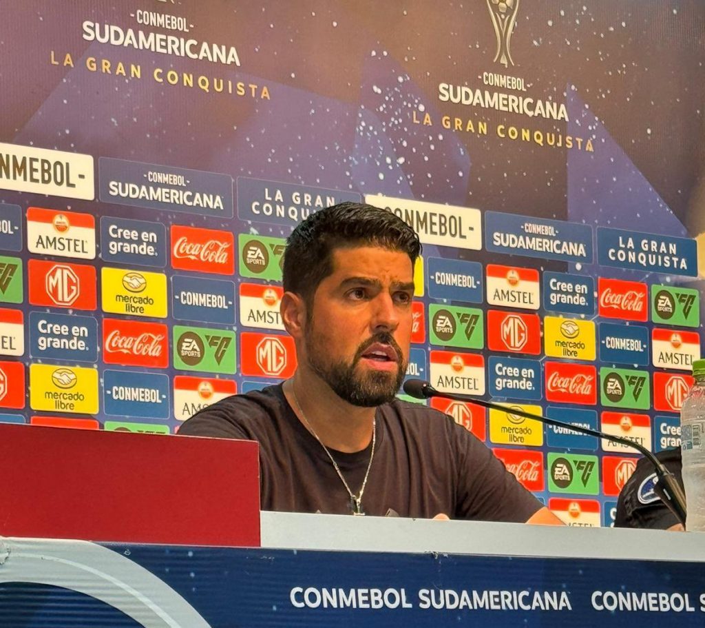 Esquema de António Oliveira não deu certo contra o Flamengo. Foto: Felipe Bezerra/Time do Povo