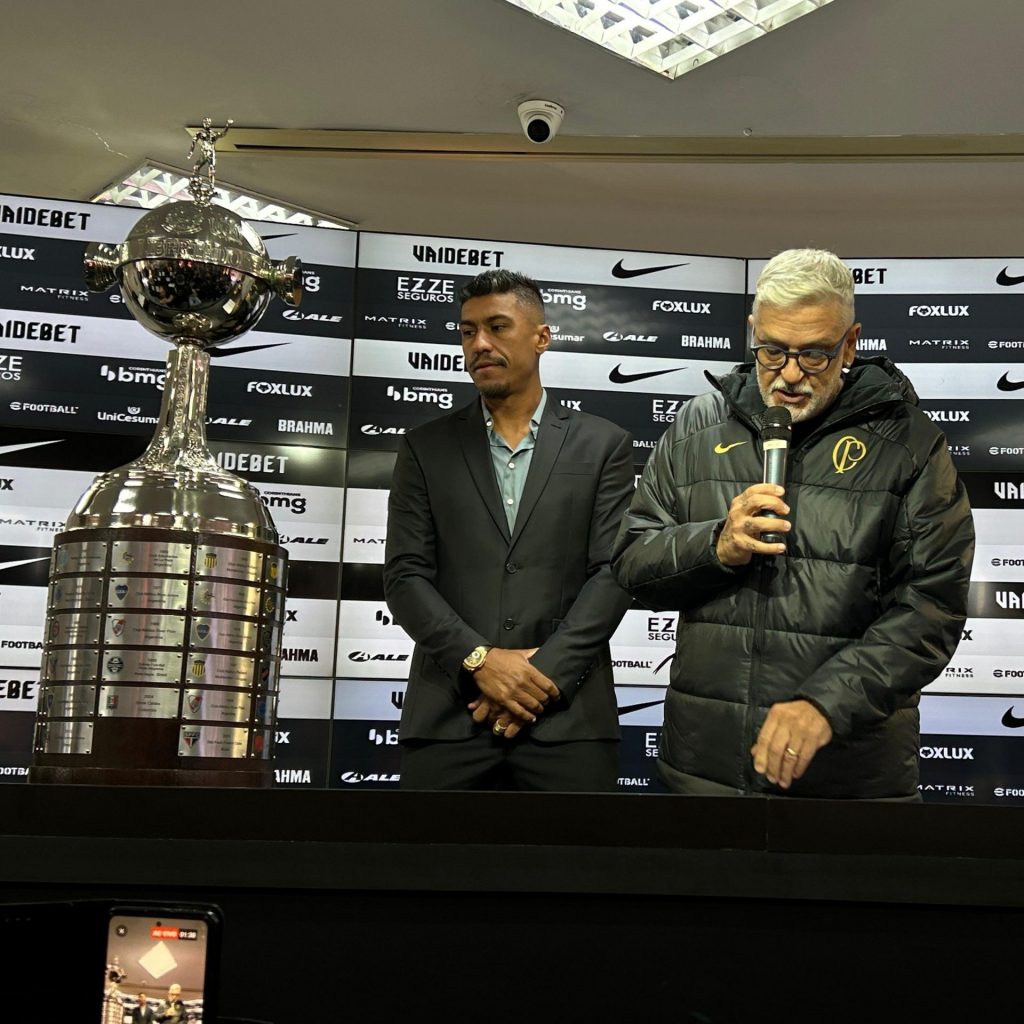 Foto: Gustavo Lima/ Meu Timão - Paulinho se pronuncia oficialmente sobre saída do Corinthians.