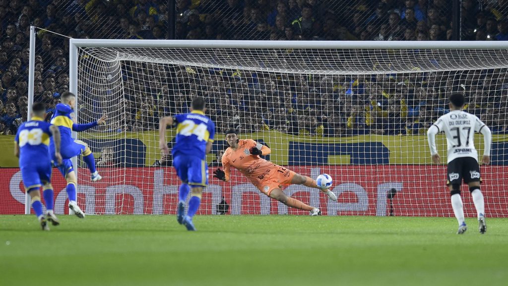 Atacante perdeu dois pênaltis contra o Timão na Libertadores de 2022 - Foto: Getty Images.