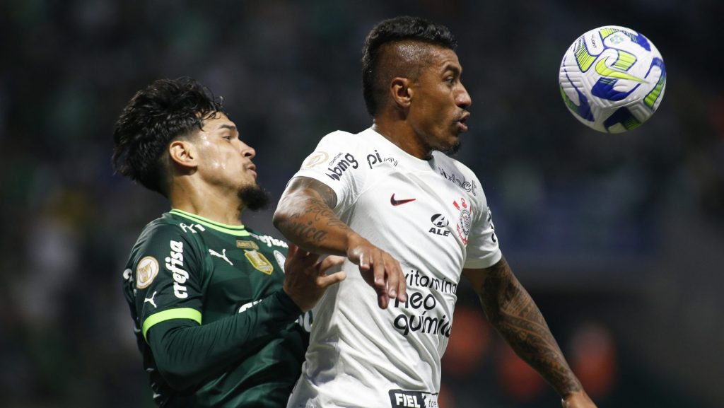 Paulinho pode não seguir no Corinthians - Foto: Getty Images.