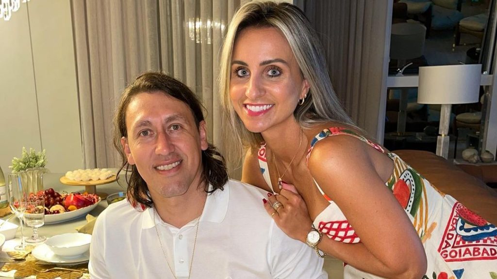 Esposa de Cássio agita torcida do Corinthians na web - Foto: Instagram/Janara Sackl.
