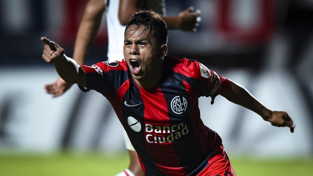 Nahuel Barrios entrou na mira do Corinthians - Foto: Getty Images.