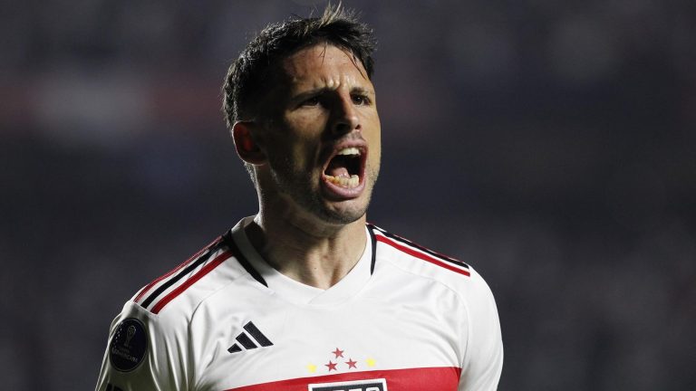 Jonathan Calleri elogia meia do Corinthians - Foto: Rubens Chiri/saopaulofc.net.